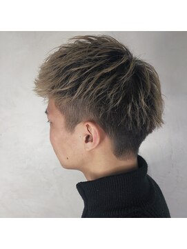 ジゼル(gisele) 束感アップバングショート