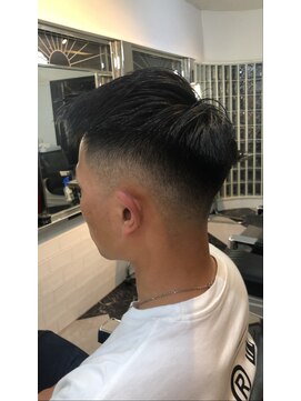 メリケンバーバーショップ フクオカ(MERICAN BARBERSHOP FUK) かき上げヘアショートレイアーくせ毛風パーマコンマヘア07