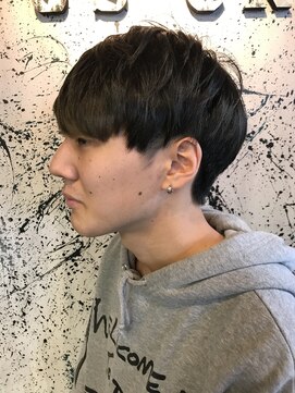 オーパスクリエ (OPUS CREER) 耳出しマッシュショート