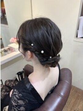 ディア(.eer) スッキリした印象に♪王道アップヘア