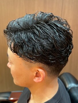 ヒロギンザバーバーショップ 丸の内店(HIRO GINZA BARBER SHOP) かき上げフェードニュアンスパーマ【東京“大手町“床屋】