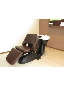 ２席のみの静かな空間で、髪と心を整える贅沢な時間。大人女性の髪悩みに寄り添う丁寧なケアが魅力◎