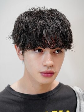 ライラ(Lyla) ツイストスパイラル前下がりマッシュ