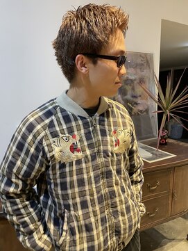 ヘアーアイストゥーレ(HAIR ICI TRE) メンズブリーチカラーブラウンカラースパイキーショート