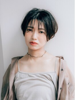 自然に馴染むカラーでワンランク上に。隠すだけじゃない白髪を活かしたナチュラルカラーで楽しみ方が増える