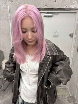 オーン 渋谷(OOn) レイヤーカットのペールピンクハイトーン