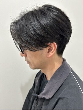 ヒュイル バイ ニアウ(Hwyl by Niau) MEN’S HAIR/サーフカール/刈り上げセンターパート/伊勢崎