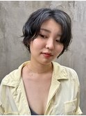 さりげなく動く、ニュアンスパーマの大人ショート