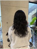 黒髪ロング　強めパーマ　スパラルパーマ
