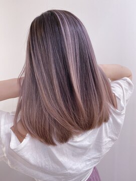 ジゼル(gisele) (小山)ホワイトピンクの透明感バレイヤージュ