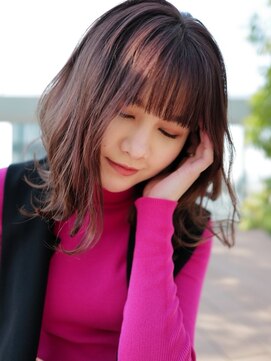 セシル ヘアー(Cecil hair) ピンクベージュ×ぱっつん前髪