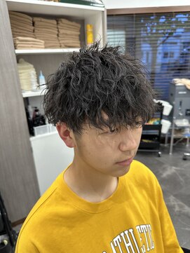 エイト(AITE) ツイストスパイラルパーマセンターパート<理容室>川口鳩ヶ谷106