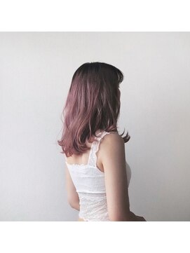 ルッソ チアロ(Lusso chiaro) ピンク　ゆるふわセミロング/30代40代50代