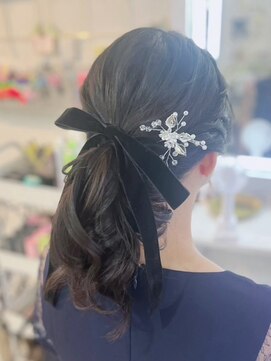 アトリエビューティーアミュ(atelier beauty AmU) 結婚式・お呼ばれ ポニーテール×アクセサリー×ベロアリボン