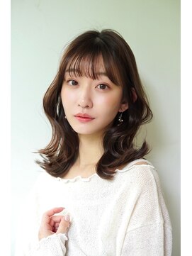 ノーヴェ(Nove) 鎖骨レングスの外ハネミディアム