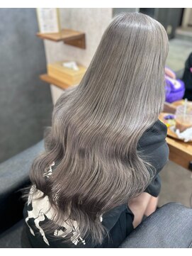 リリィー(LILY) 【LILY】　グレー  羽エクステ　☆　担当　しおん