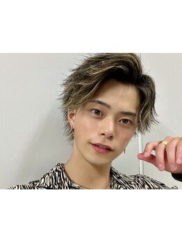 そのスタイルに、本質を。LIBERで研ぎ澄ます、あなただけのシャープな個性。