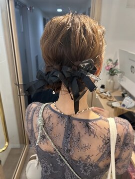 エイチ 梅田(H) アンブレラカラーアッシュグレーベリーショート切りっぱなしボブ