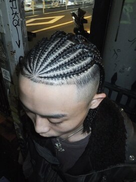 刈り上げコーンロウ