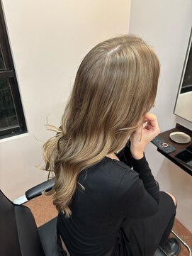 外国人風ハイライト/バレイヤージュカラー【表参道原宿美容室】