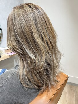 ファミリエ(familier) グレージュ
