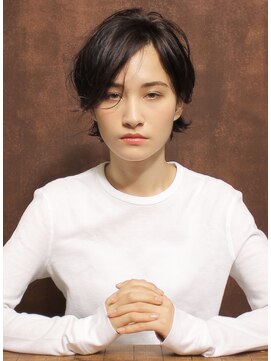 シアンデルカ(CYANDELUCCA) 大人の前下がりハンサムウルフショート