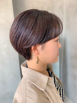 テトヘアー(teto hair) ハンサムショート、センターパート、前髪、耳掛け