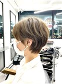 明るめベージュのショート