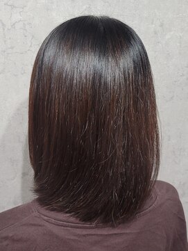 スリー(THREE) ☆ミディアムレイヤー☆【大阪 梅田 福島 中津】