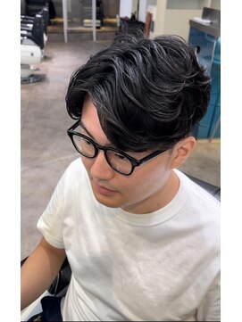 クオンヒール(QUON HEAL) 七三センターパートフェザーパーマニュアンスパーマｎ