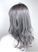 プラチナカラー×シルバーアッシュ×レイヤーロングX前髪パーマ