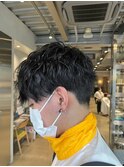 スーツ短髪ツーブロック束感モテる黒髪シークレットパーマ