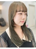 オリーブベージュ　ミディアムレイヤー　顔まわりカット