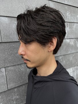 ヒュイル バイ ニアウ(Hwyl by Niau) メンズマッシュセンターパートスパイラルパーマニュアンスパーマ