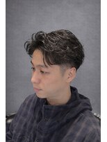 ワンワンオー バーバーショップ 長浜店(@110 BARBER SHOP)&nbsp;ニュアンスパーマ × フェードで創る、エフォートレスな質感