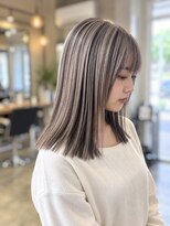 コタ 水戸(COHTA)&nbsp;ハイライト×グレージュの切りっぱなしミディ