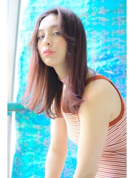 アマンドール(Aman D'or) ヌーディー外ハネロング×ピンクグラデーション