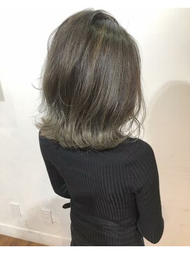 ヘアデザイン ソラ(Sola) ディープグレージュグラデーション×ふんわり外ハネミディ