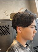 メンズ ニュアンスパーマ流し前髪 襟足すっきりショート 黒髪