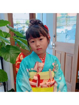 トム ヘアー(Tom hair) 七五三 7才 アップスタイル