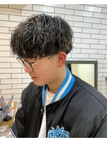 シフト(SHEEFT)&nbsp;波巻きスパイラルパーマメンズカットハイライトゴールドマッシュ