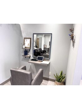 【マンツーマン施術/1日4名様のみ予約可能◎】落ち着いた空間でゆっくりと過ごせる、少人数制サロン。