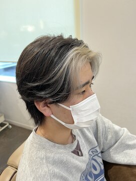 サロンドクオリア(Salon de Qualia) フェイスフレーミング/ホワイトカラー/センターパート/シルバー