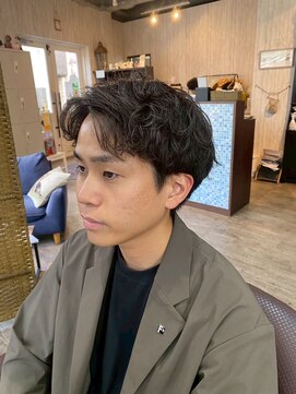 ビーチェ 小岩(Bice) 大胆なパーマで、一瞬で垢抜ける個性派マッシュ/メンズカット