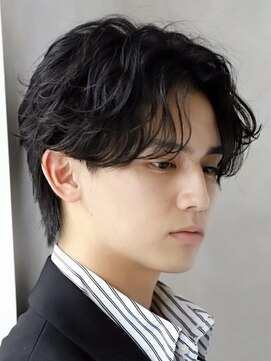 ルーシー 渋谷(LUCEY) センターパートフェザーパーマツイストスパイラルパーマメンズ