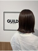 艶ブラウンの切りっぱなしボブ