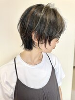 テト(teto)&nbsp;束感ショート×動きのあるレイヤー×ハイライトカラー◎