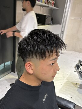 フランクスバーバーザスタンド(Frank’s barber the stand) メンズツーブロックパーマフェード束感ショートF