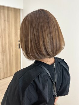 白髪染めというカテゴリーをなくしたヘアカラーを提案します。仕上がりのツヤと色もちが長く続きます◎