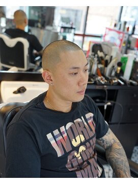 タイト スワッグ バーバーワークス(TIGHT SWAG BARBERWORKS) BUZZスキンフェード